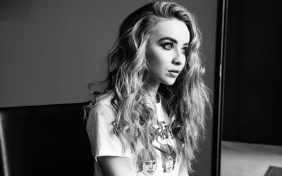 Скачать 2932x2932 sabrina carpenter, на улице, красивая, улыбка, ipad pro retina, 2932x2932 обои, картинки 17158 картинки