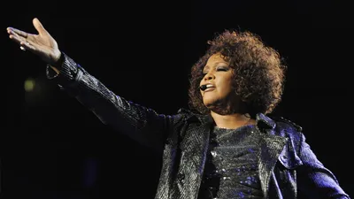 Коллекция Whitney Houston NFT будет включать неизданную песню на OneOf - VIBE.com картинки