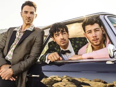 Jonas Brothers Счастье начинается обои | Братья Джонас, Джонас, Джо Джонас картинки