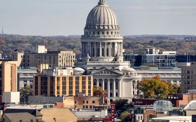 Скачать обои Wisconsin State Capitol, Madison, Wisconsin, городской пейзаж, достопримечательность, capitol, Madison skyline, Capital of Wisconsin, USA для монитора с разрешением 2880x1800. Высококачественные обои HD картинки картинки