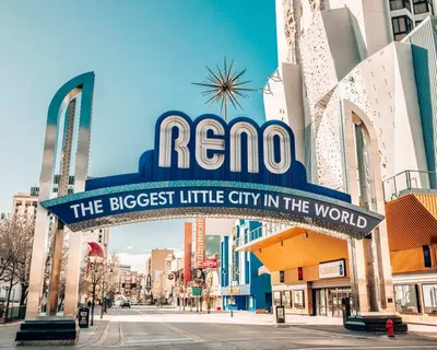 Картинки Невада США Фонтаны Reno Лестница в ночи Дома Города картинки