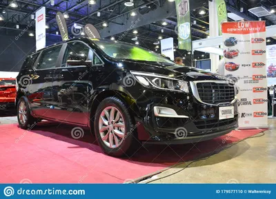 Kia Carnival Stock Photos — Бесплатные стоковые фотографии без лицензионных платежей от Dreamstime картинки