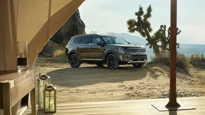 Kia Telluride отличается стильным дизайном, просторным универсальным салоном и впечатляющими технологиями. картинки