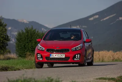 Новые изображения компактного люка Kia Pro_Cee'd 2013 года | Автосалоны картинки