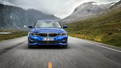 Картинка БМВ 3-series M Sport G20 синяя едет машины Спереди 1920x1080 картинки