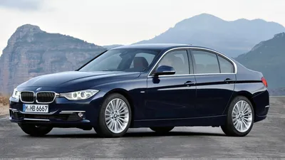 BMW 3 Series Sedan F30 2012 года выпуска в черном цвете рядом с горами картинки