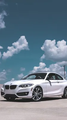 Скачать 938x1668 bmw 5 series, bmw 5, bmw, белый, вид сбоку, облака обои, картинки iphone 8/7/6s/6 for parallax картинки