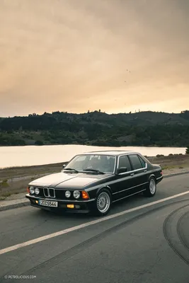 Этот BMW E23 7-й серии, созданный по индивидуальному заказу Hartge, — роскошная наземная яхта 1980-х годов и семейная реликвия • Petrolicious картинки