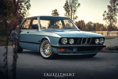 Обои: BMW E28 — «Рожденный в небе» — True Fitment | Автомобильное вдохновение картинки