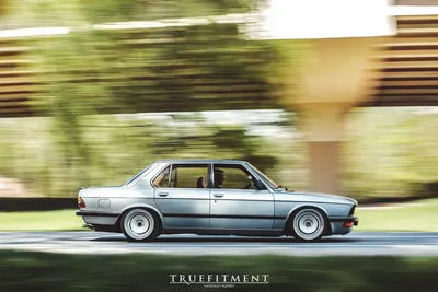 Обои: BMW E28 – определенно стоит подождать – True Fitment | Автомобильное вдохновение картинки