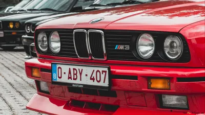 Красный автомобиль BMW E30 2K обои скачать картинки