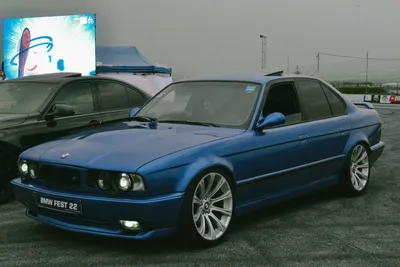 Скачать обои Bmw E34 на гоночной трассе картинки