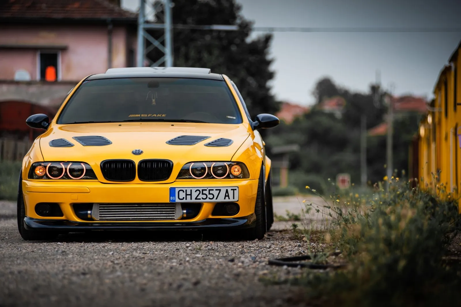 Желтая е39. BMW e39 Yellow. BMW 39. BMW e39 желтая.