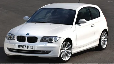 Передняя поза BMW 1 Series 3 Door в белых обоях картинки