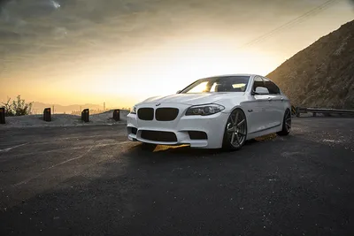 Фотографии BMW F10 Weiß Morgendämmerung und Sonnenuntergang картинки