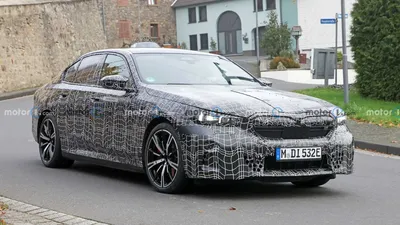 BMW i5 M60 (2023) попался с меньшим количеством камуфляжа картинки