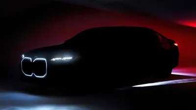 BMW i7 (2022) демонстрирует решетку радиатора с подсветкой в ​​новом тизере картинки