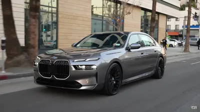 BMW i7 EV Limo 2023 года и кроссовер X7 пытаются создать кастомную революцию, но терпят неудачу картинки