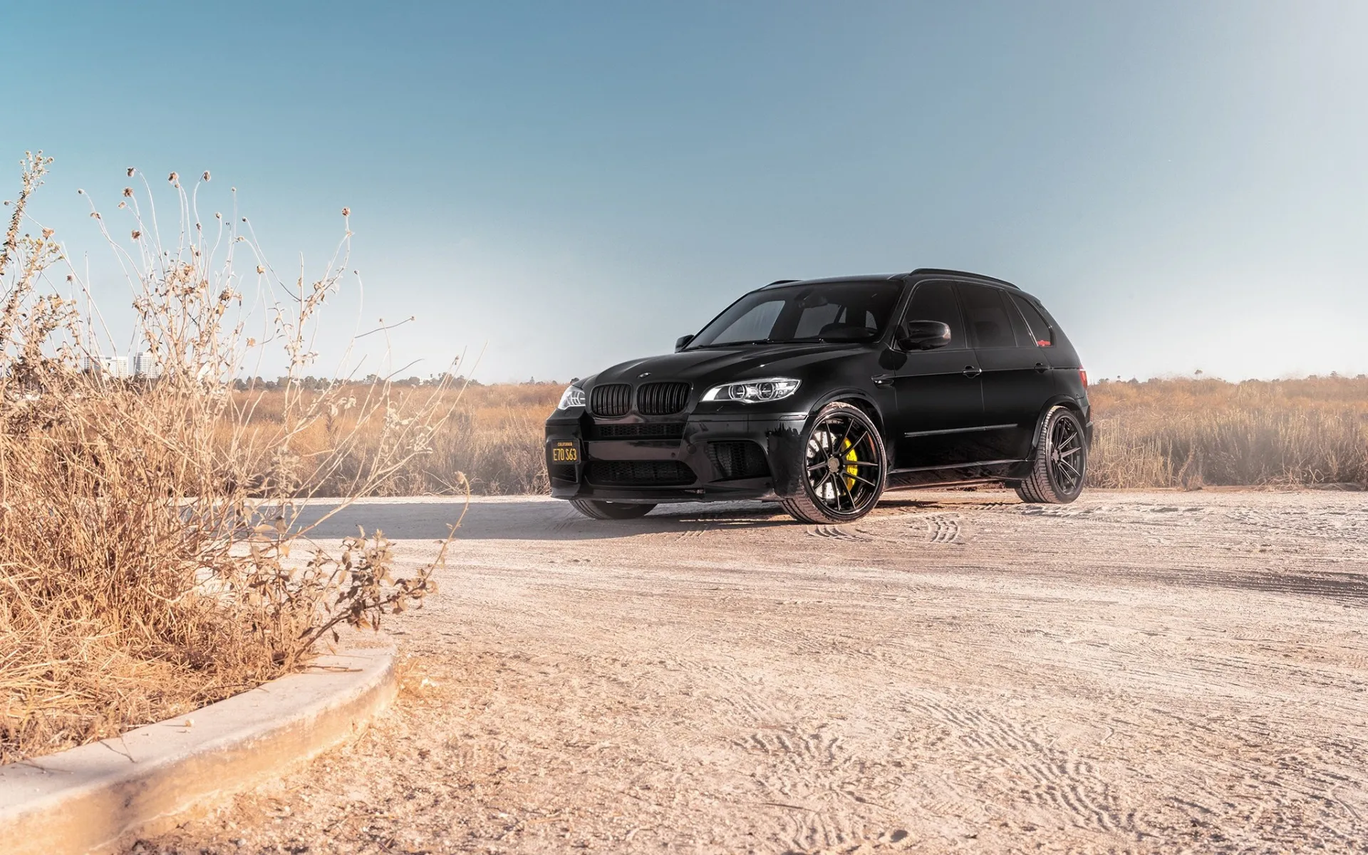 Скачать обои BMW X5M, E70, luxury black SUV, tuning X5, black X5M, black wheels, German cars, BMW для монитора с разрешением 1920x1200. Высококачественные обои HD картинки картинки