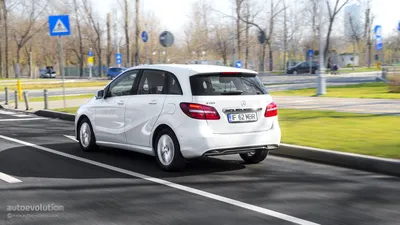 2015 Mercedes-Benz B-Class HD обои: Немецкий многоцелевой автомобиль картинки