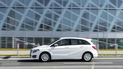 2015 Mercedes-Benz B-Class HD обои: Немецкий многоцелевой автомобиль картинки