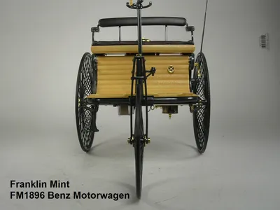 Benz Patent-Motorwagen (1886 г.) с миссис Бенц и сыновьями u0026 - ICM Holding картинки