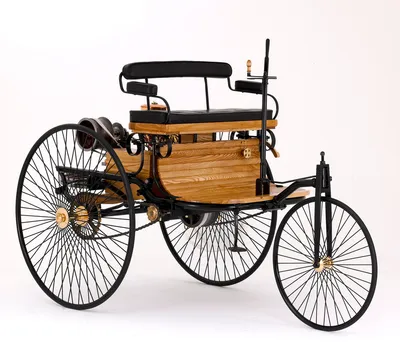 Файл:Точная копия Benz Patent Motorwagen, построенного в 1885 году. Эта копия находится в Mercedes-Benz World at Brooklands 2.jpg — Wikimedia Commons картинки