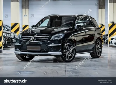 Украина Киев Июля 2021 Черный Автомобиль Класса Mercedes Benz В Движении – Стоковое редакционное фото © Yuriy_Vlasenko #487219554 картинки