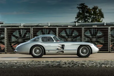 Винтажный Mercedes Benz 300 SLR продан за 1100 крор рупий картинки