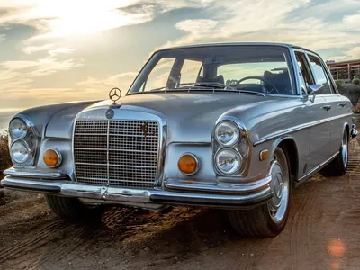 Mercedes 300 SEL фон 1971 года выпуска Корвет-Мотор картинки