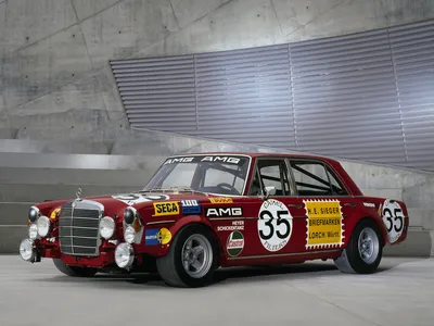 Mercedes-Benz 300SEL 6.3 против Jensen FF: незаметное потребление | Классический спортивный автомобиль картинки