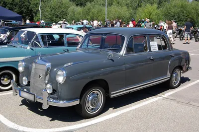 Файл:Mercedes Benz W 180 II BW 1.jpg — Викисклад картинки