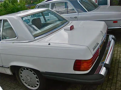 Могучий Mercedes-Benz 500 SL AMG 5.0 картинки