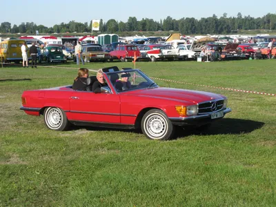 50 лет Mercedes-Benz R107 SL | Классический спортивный автомобиль картинки