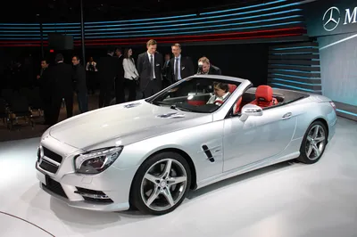 Mercedes-Benz SL возвращается к своим легким корням | ПРОВОДНОЙ картинки