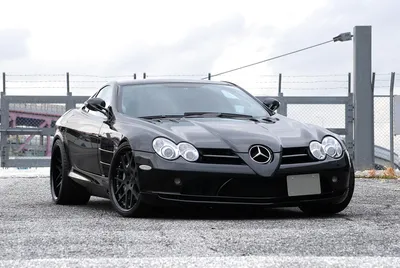 Черный Mercedes-Benz SLR McLaren картинки