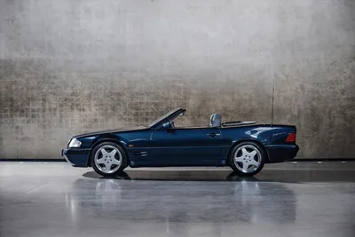 БАРСЕЛОНА, ИСПАНИЯ-2. ФЕВРАЛЬ 2021: 1998-2001 Mercedes-Benz SL 500 (R129) AMG четвертого поколения Фото - Alamy картинки