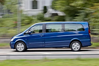 Mercedes-Benz Viano Van/микроавтобус красного цвета подержанный в Берлине за 7 750 евро, картинки