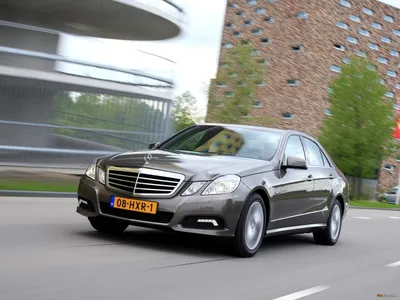 Mercedes-Benz E 250 CDI (W212) 2009–12 обои (2048x1536) картинки