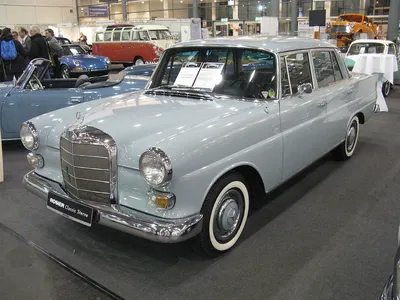 Mercedes benz w 110 высокого разрешения стоковые фотографии и изображения - Alamy картинки