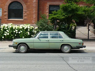 ArtStation - Mercedes Benz W114 купе 1975 года картинки