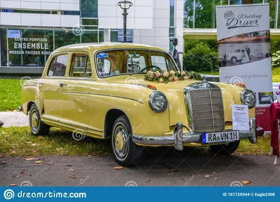 Файл:Mercedes Benz W 180 II BW 1.jpg — Викисклад картинки