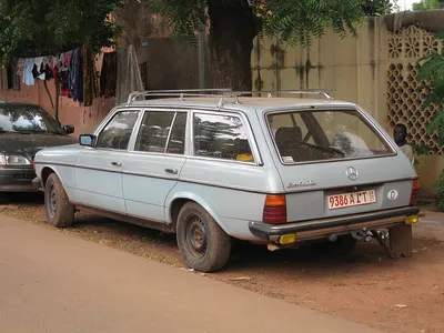 Mercedes benz w123 высокого разрешения стоковые фотографии и изображения - Alamy картинки