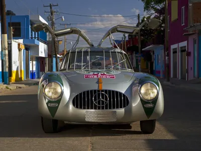 Mercedes-Benz 300 SL фотографии. Die Flügeltür Legende картинки