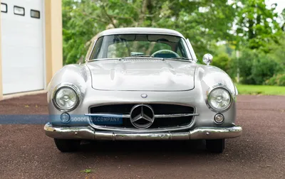 Mercedes отмечает 60-летие родстера 300 SL картинки