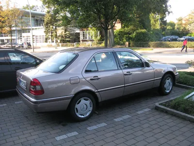 Файл:Mercedes-Benz C200 (W202) Седан 1994-1995 гг. (15-11-2017) 05.jpg — Викисклад картинки