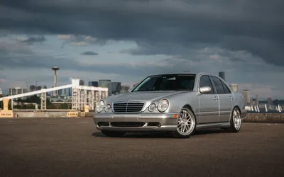 Mercedes-Benz E55 AMG Обои картинки