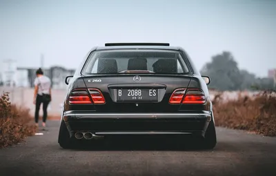 Mercedes-Benz E 200 UK-spec (W210) 1995–99 обои (1280x960) картинки