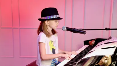 Video ВИКА СТАРИКОВА – Bohemian Rhapsody (cover Queen на русском языке) @  kids'music картинки