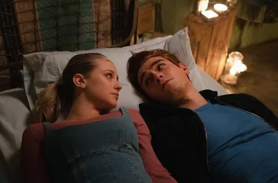 32138 Riverdale HD, Archie Andrews, Betty Cooper, KJ Apa, Lili Reinhart - Rare Gallery HD Wallpapers картинки